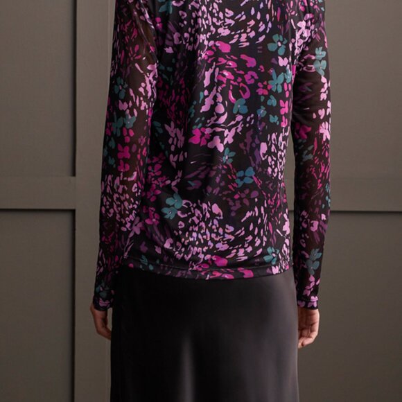 Tribal blouse - Picture 2 of 6